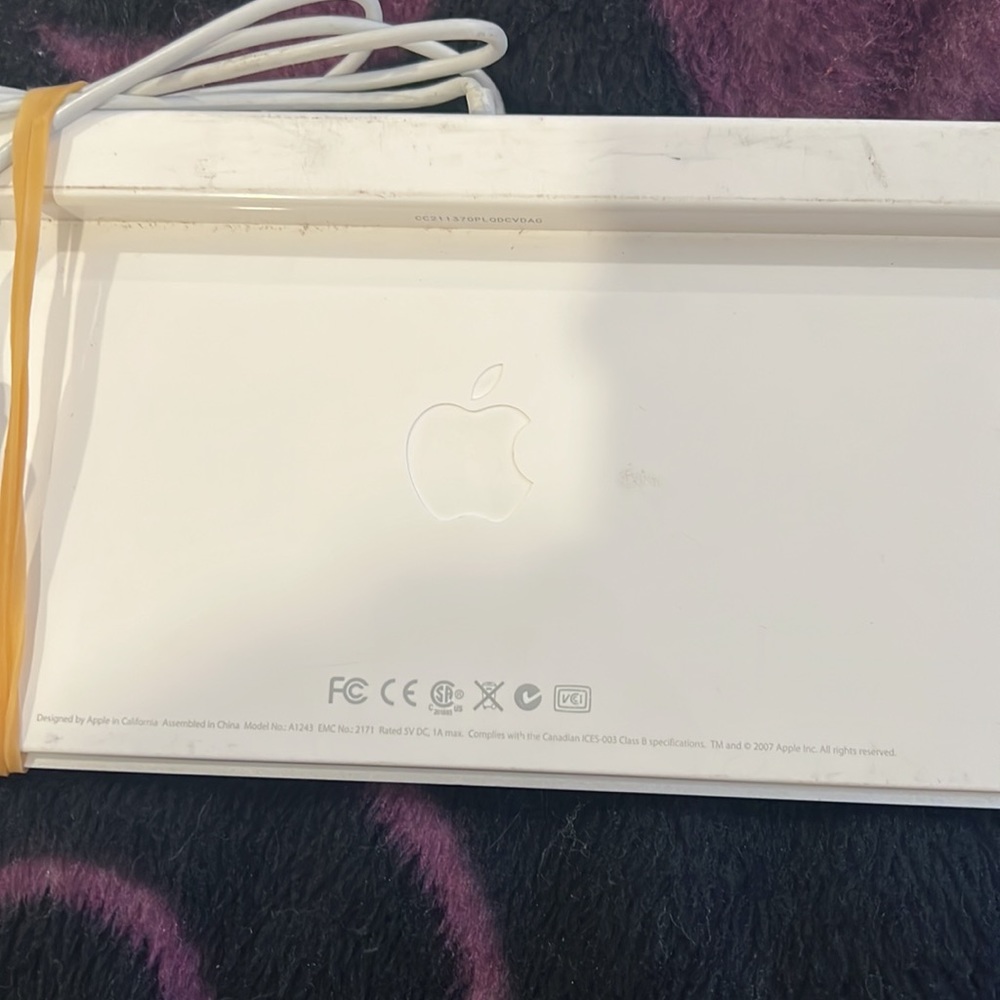 Apple Keyboard - Picture 2 of 4